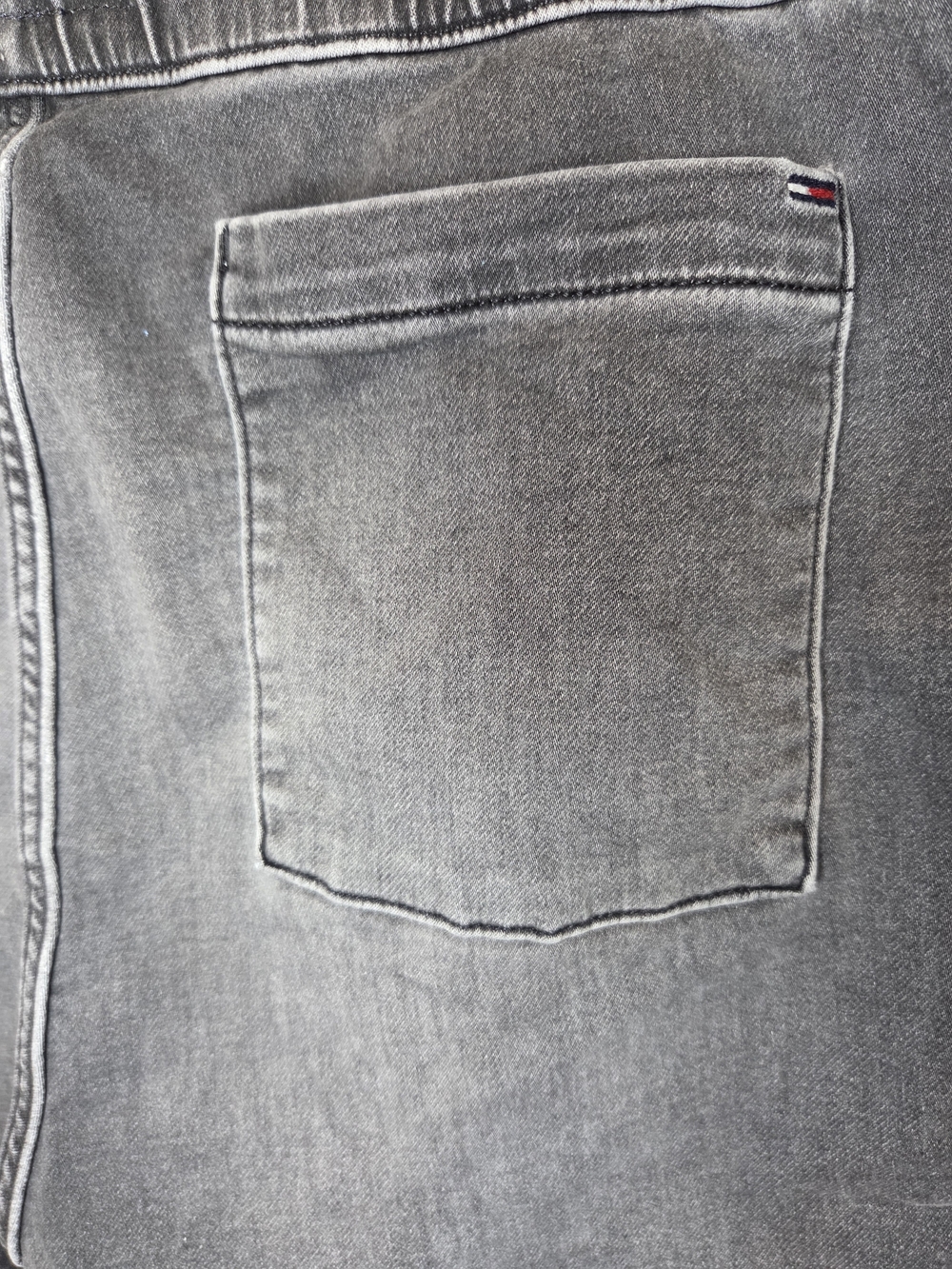 Tommy Hilfiger Men's Black Washed Jogger Jeans - Picture 12 of 12
